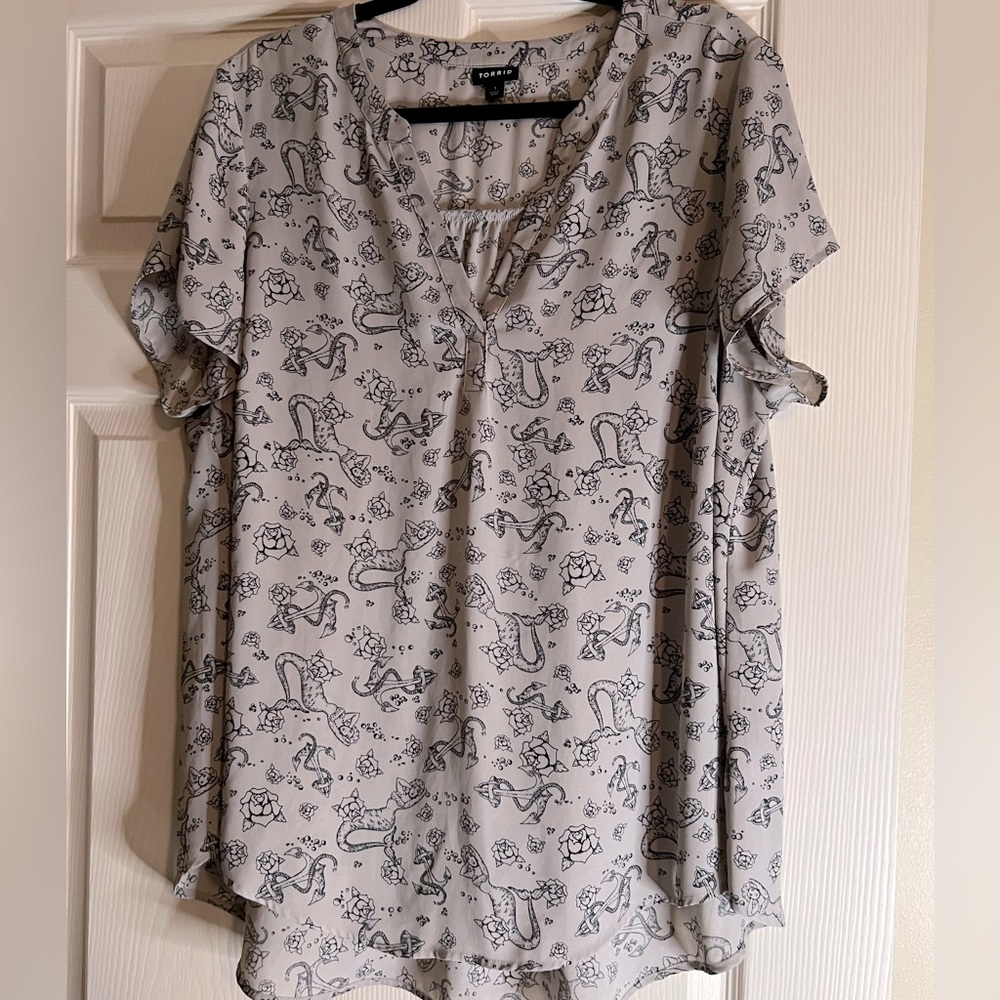 Business casual with a mermaid twist! Mauve work dress shirt from Torrid